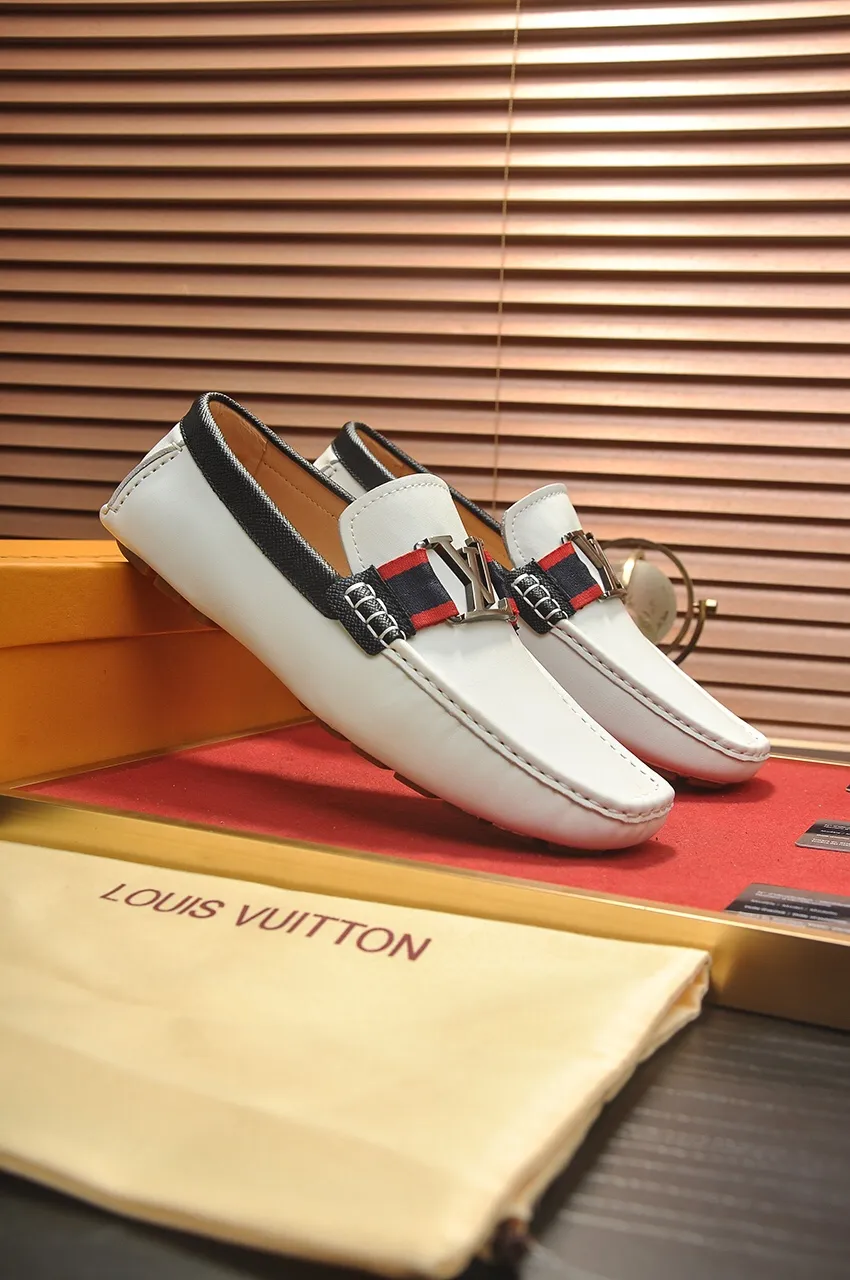 Men's men's shoes 💰420💶 [LV Doudou shoes] (water-dyed cowhide lining) new model is on the market, available on the official website. The new Doudou shoes are processed into single-color materials, and the uppers are made of imported cowhide material. The body of the shoe is fully hemmed with mark thread, and is lined with imported original cowhide leather. The elegant shoe shape is super suitable for all-matching, and the size is 38-44.